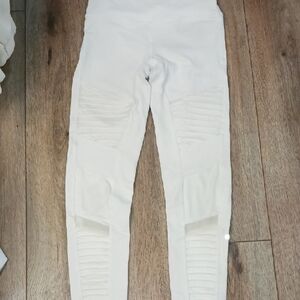 White Ribbed Leggings